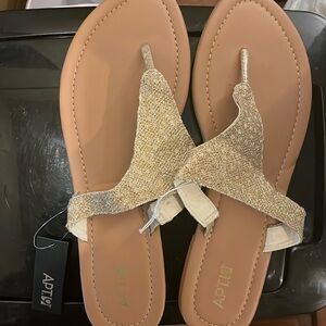 💡3/$15💡Apt. 9 flip flops